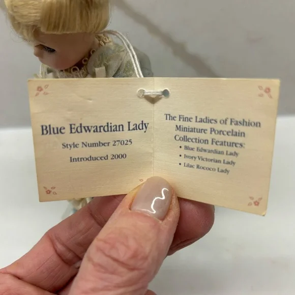 Vintage Madame Alexander Doll Porcelain Blue Edwardian Lady Collectable Doll - Picture 9 of 10